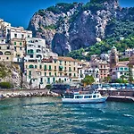 בית הארחה Holidays Baia D'amalfi 4*