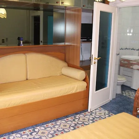 Holidays Baia D'amalfi Pensión 4*